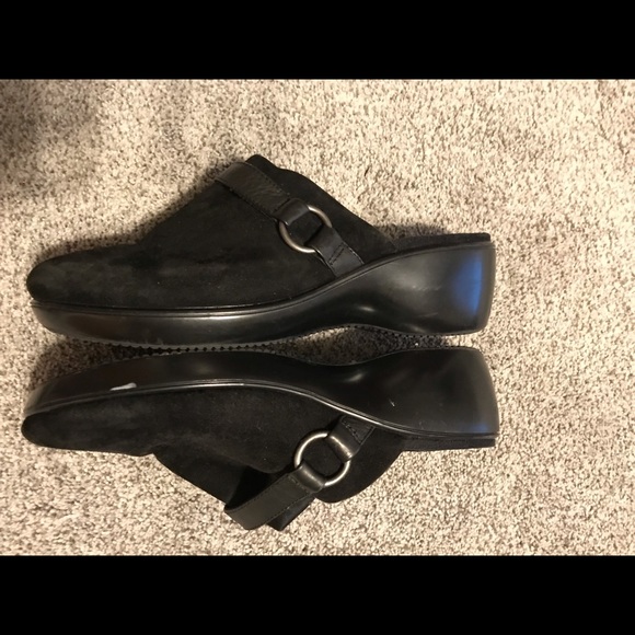 Vionic Mules Size 10 - Picture 3 of 5